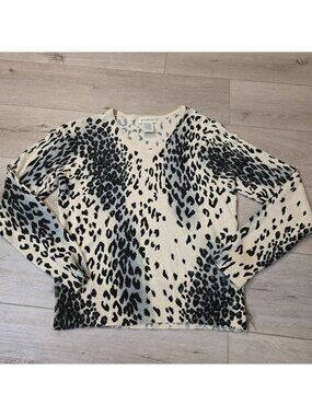 White Stag Leopard Safari Print Long Sleeve V-Neck Sweater Sz Sm 4/6